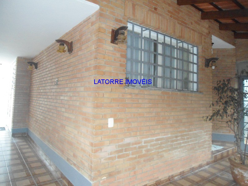 Casa para alugar com 3 quartos, 300m² - Foto 19