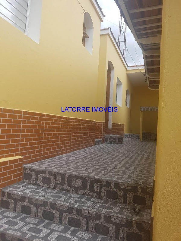 Casa à venda com 4 quartos, 250m² - Foto 1