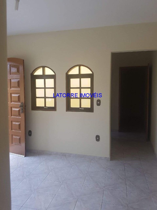 Casa à venda com 4 quartos, 250m² - Foto 2