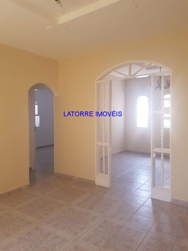 Casa à venda com 4 quartos, 250m² - Foto 11