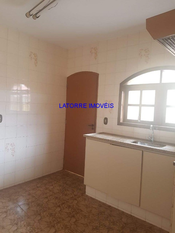 Casa à venda com 4 quartos, 250m² - Foto 14