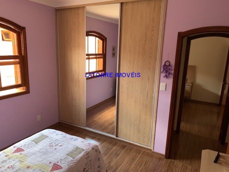 Casa à venda com 3 quartos, 300m² - Foto 4