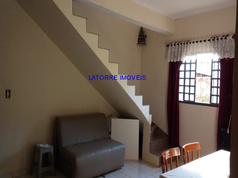 Sobrado à venda com 2 quartos, 190m² - Foto 1