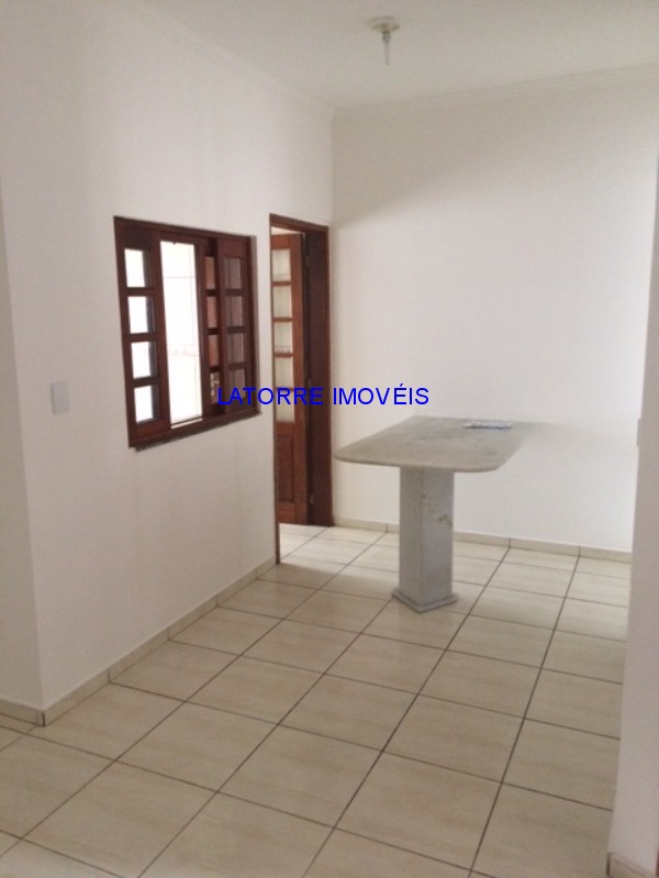 Casa à venda com 3 quartos, 110m² - Foto 2