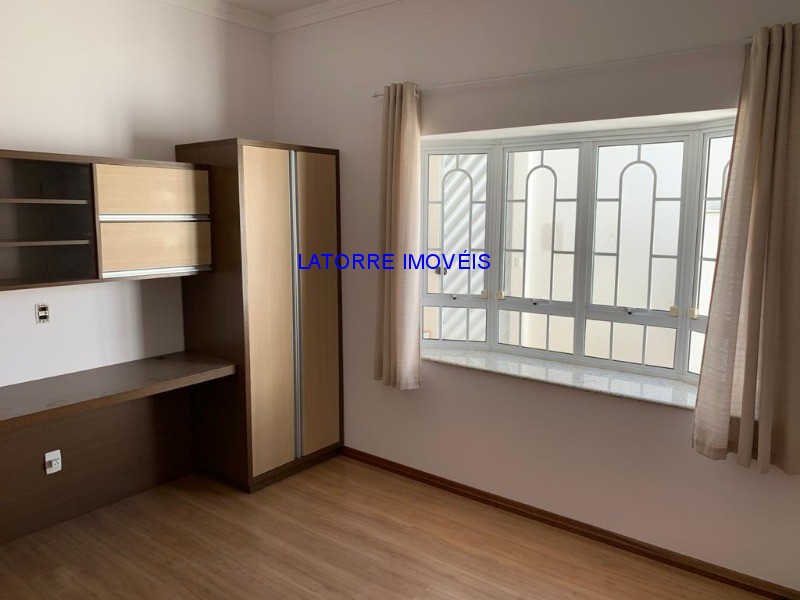 Casa à venda com 2 quartos, 318m² - Foto 15