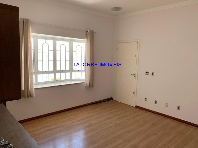 Casa à venda com 2 quartos, 318m² - Foto 13