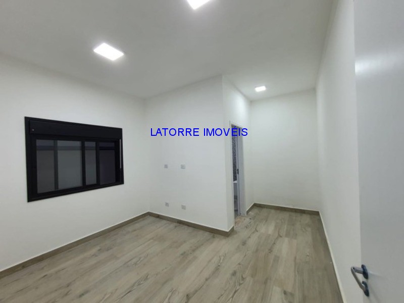 Casa à venda com 3 quartos, 250m² - Foto 2