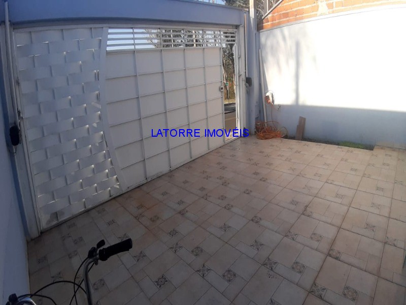 Casa à venda com 3 quartos, 150m² - Foto 1