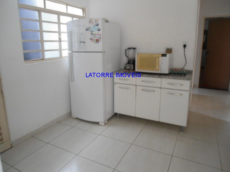 Casa à venda com 4 quartos, 300m² - Foto 12