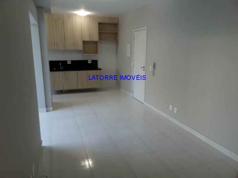 Apartamento à venda com 2 quartos, 64m² - Foto 12