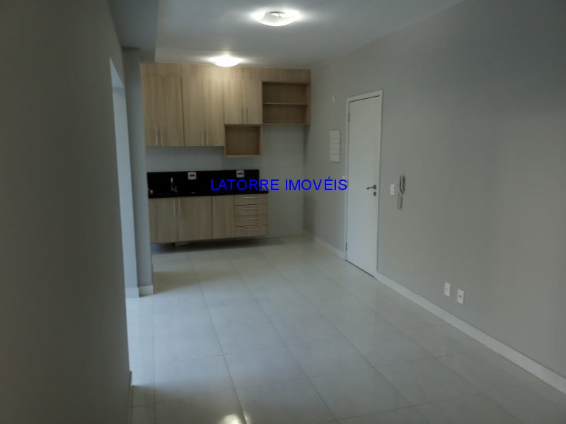 Apartamento à venda com 2 quartos, 64m² - Foto 8