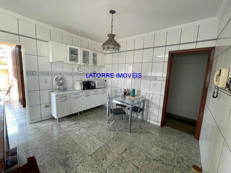 Casa à venda com 2 quartos, 350m² - Foto 12