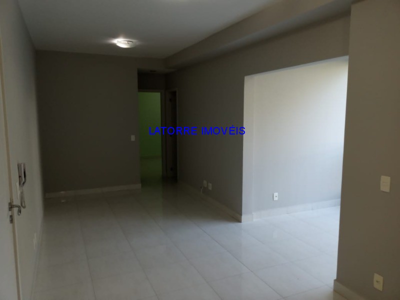 Apartamento à venda com 2 quartos, 64m² - Foto 1