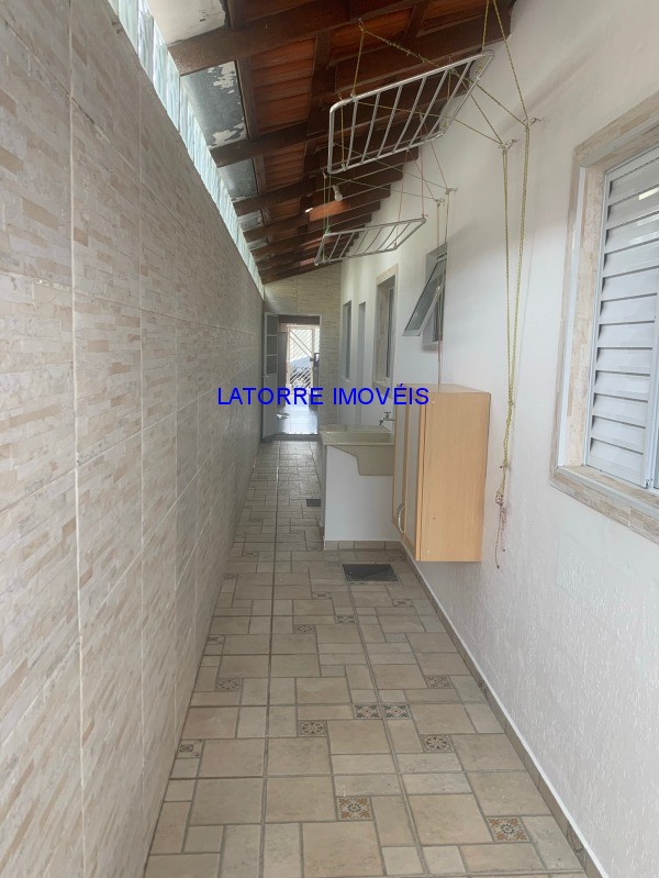 Casa para alugar com 2 quartos, 125m² - Foto 2