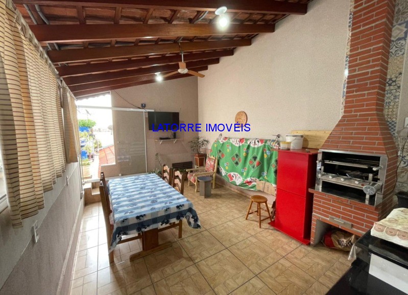 Sobrado à venda com 3 quartos, 125m² - Foto 1