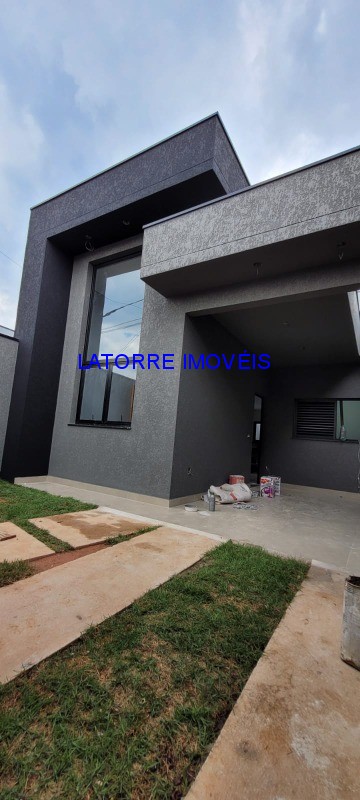 Casa à venda com 2 quartos, 100m² - Foto 2