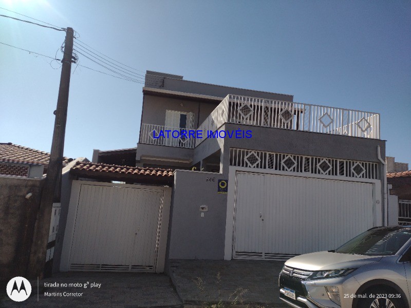 Sobrado à venda com 3 quartos, 300m² - Foto 1