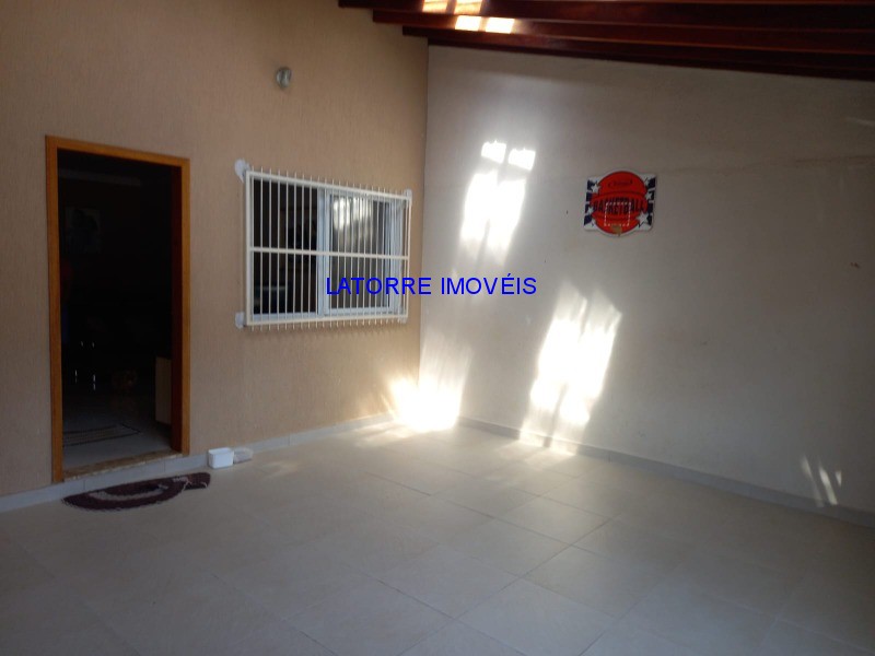 Casa à venda com 3 quartos, 115m² - Foto 1