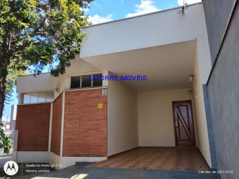 Casa à venda com 3 quartos, 254m² - Foto 2