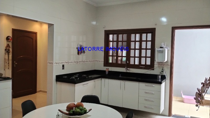 Casa à venda com 3 quartos, 175m² - Foto 3