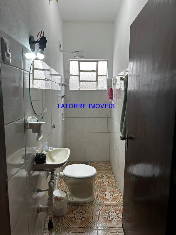 Casa à venda com 3 quartos, 300m² - Foto 2