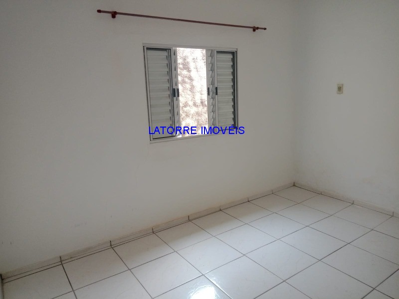 Casa à venda com 2 quartos, 300m² - Foto 12