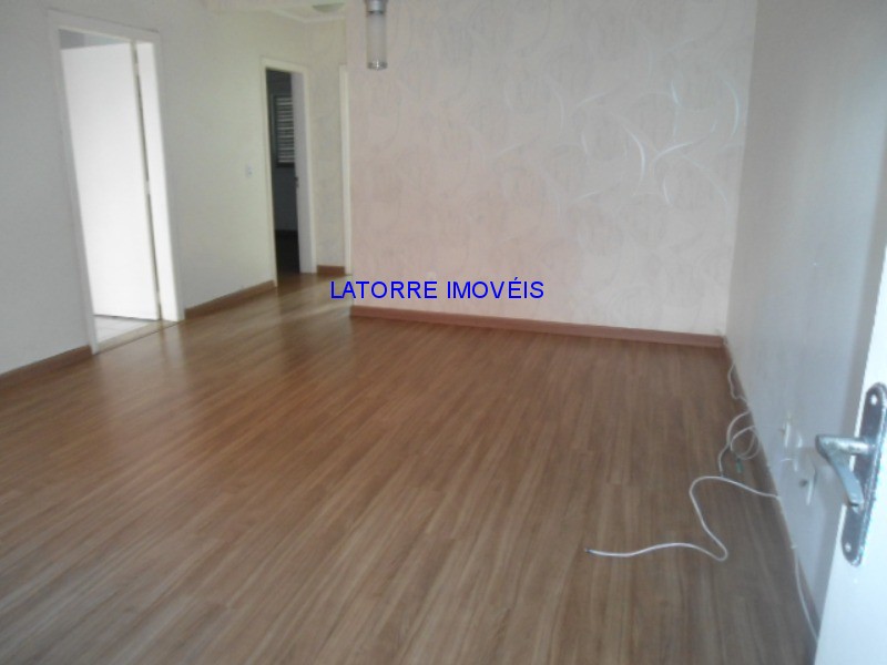 Apartamento à venda com 2 quartos, 65m² - Foto 2