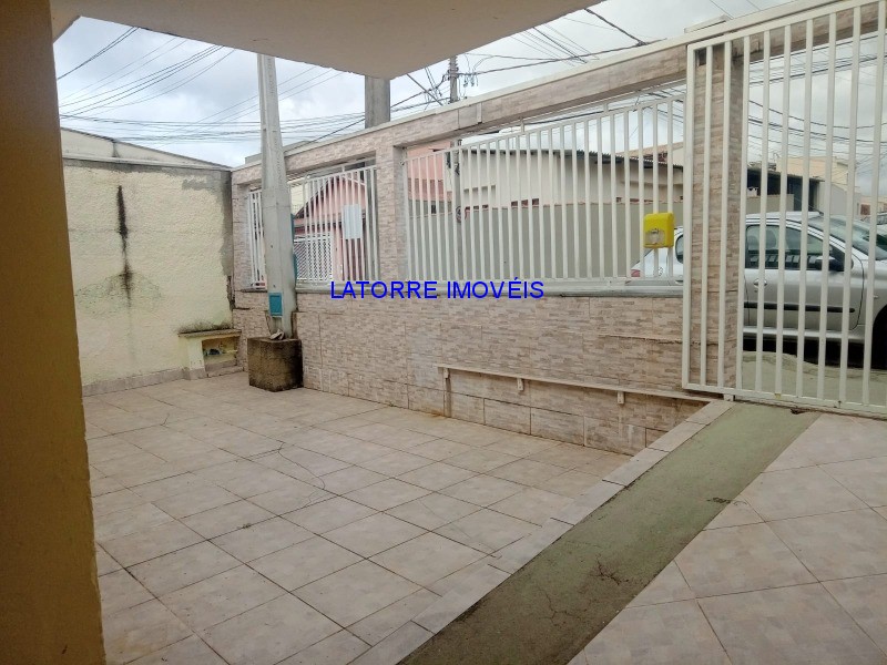 Casa à venda com 2 quartos, 300m² - Foto 2