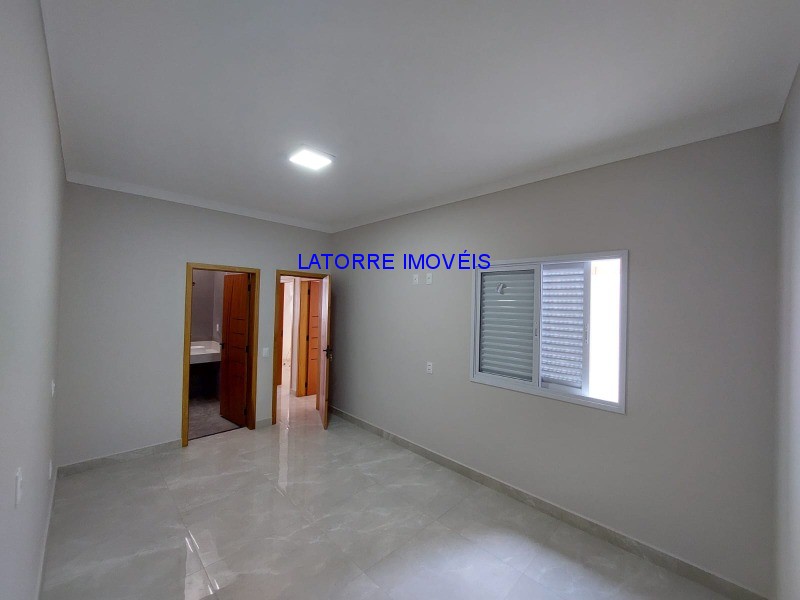 Casa à venda com 3 quartos, 150m² - Foto 2