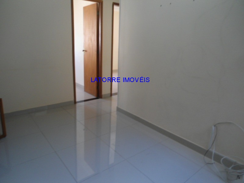 Apartamento à venda com 2 quartos, 58m² - Foto 2