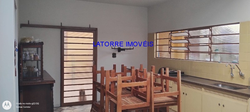 Casa à venda e aluguel com 3 quartos, 350m² - Foto 12