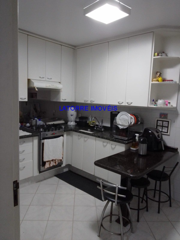 Apartamento à venda com 2 quartos, 62m² - Foto 11