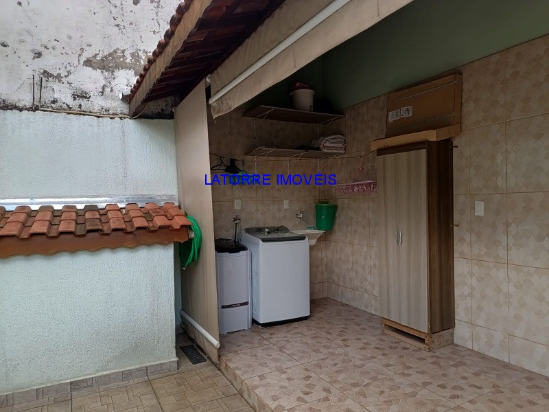 Casa à venda com 1 quarto, 125m² - Foto 2