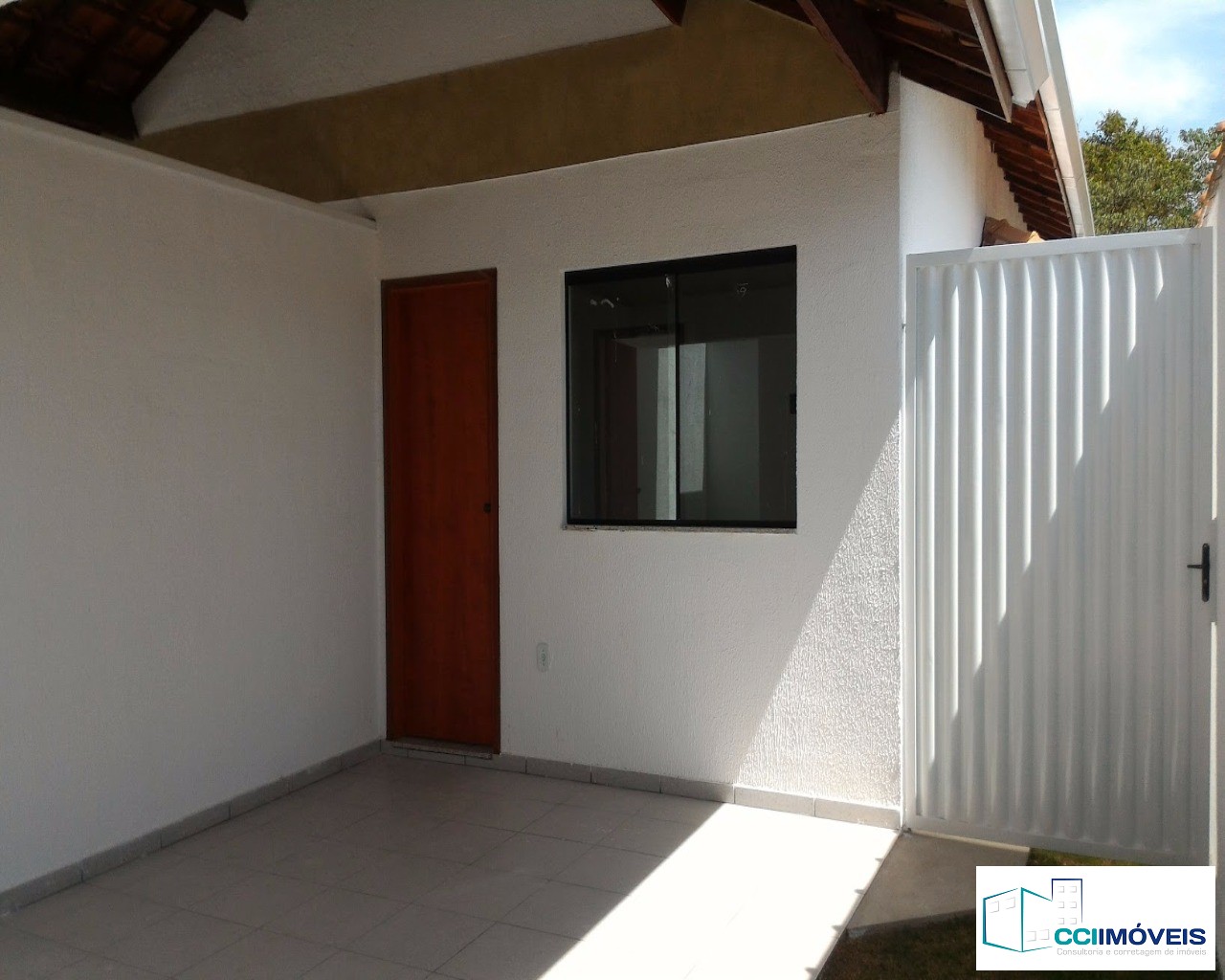 Casa à venda com 2 quartos, 69m² - Foto 2