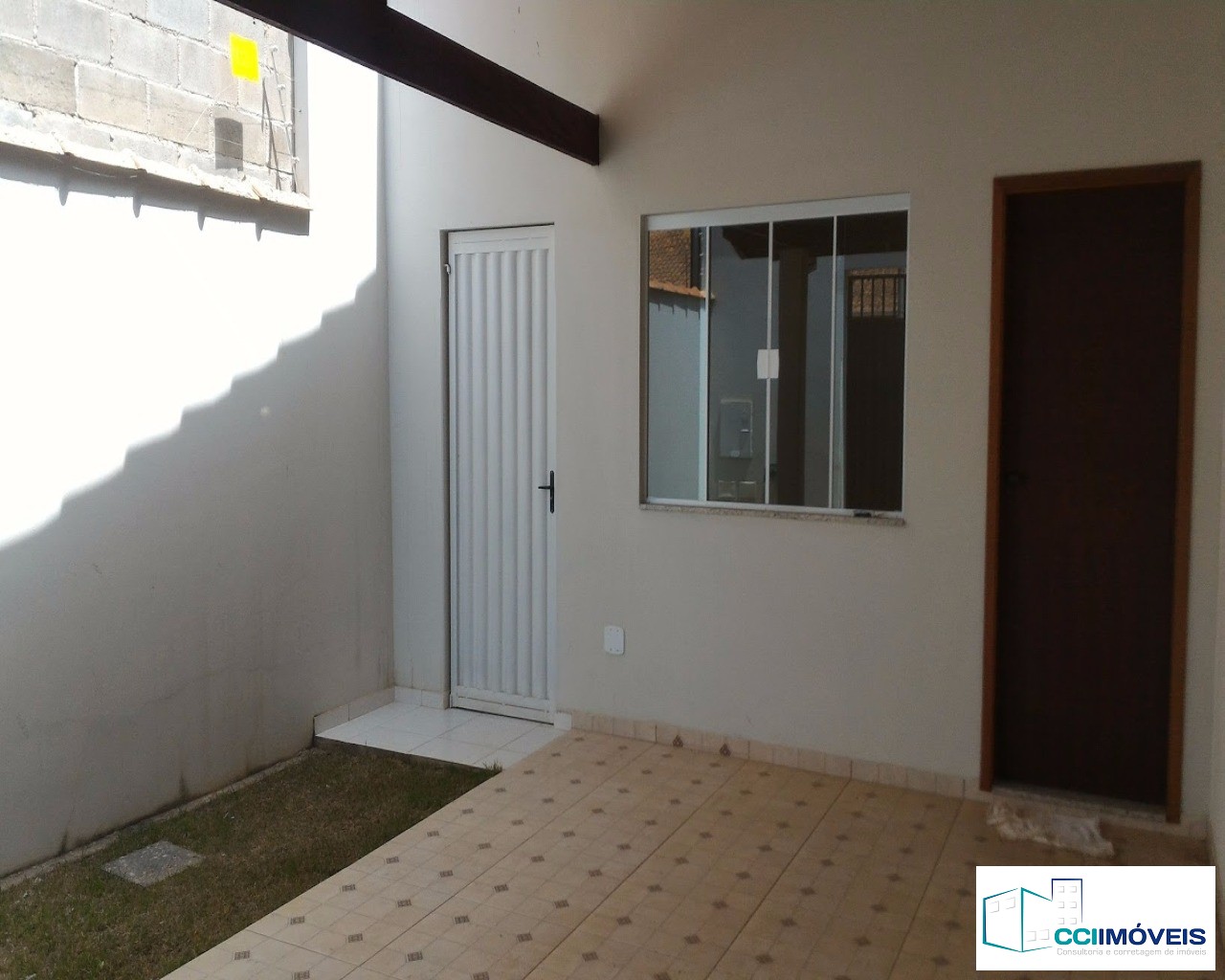 Casa à venda com 2 quartos, 100m² - Foto 2