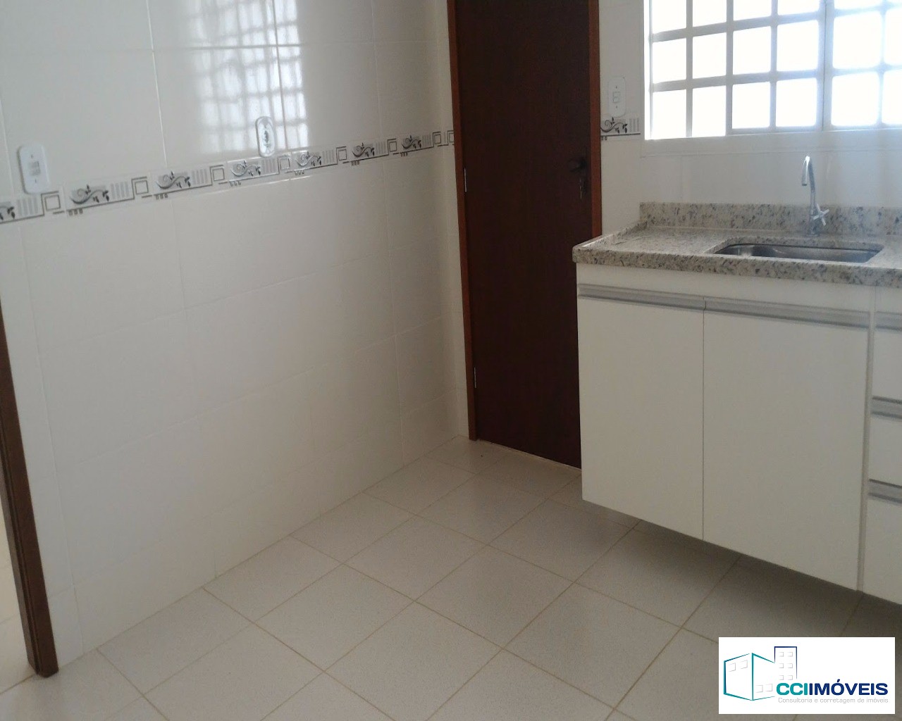 Casa à venda com 2 quartos, 100m² - Foto 5