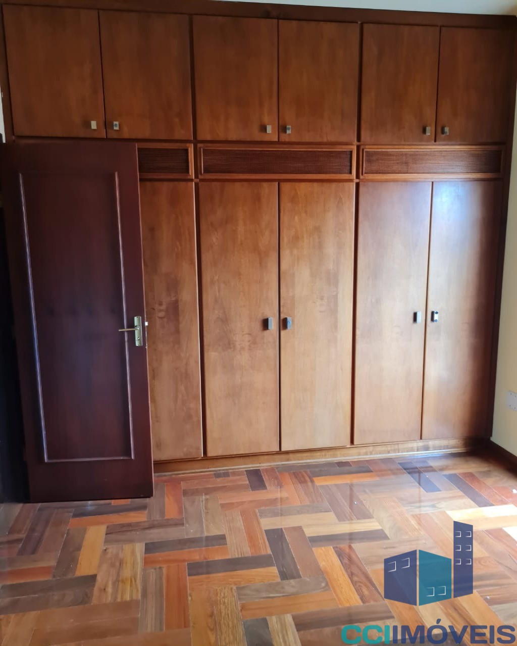 Apartamento à venda com 3 quartos, 1m² - Foto 2