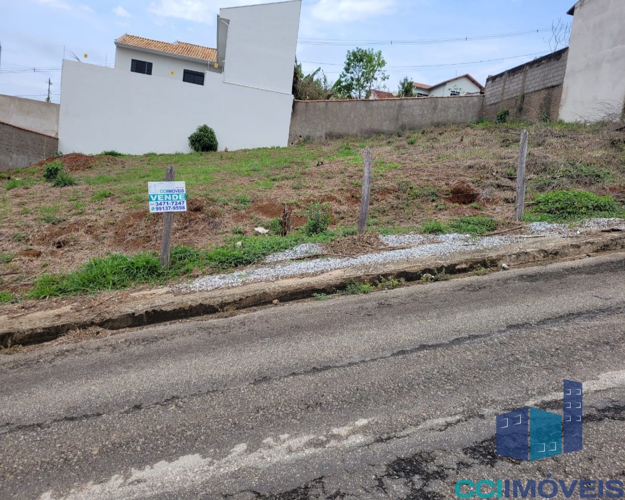 Terreno à venda, 240m² - Foto 1