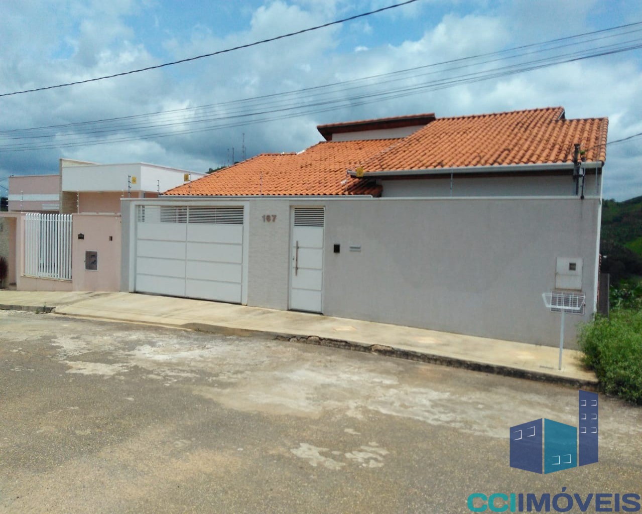 Casa à venda com 3 quartos, 176m² - Foto 2