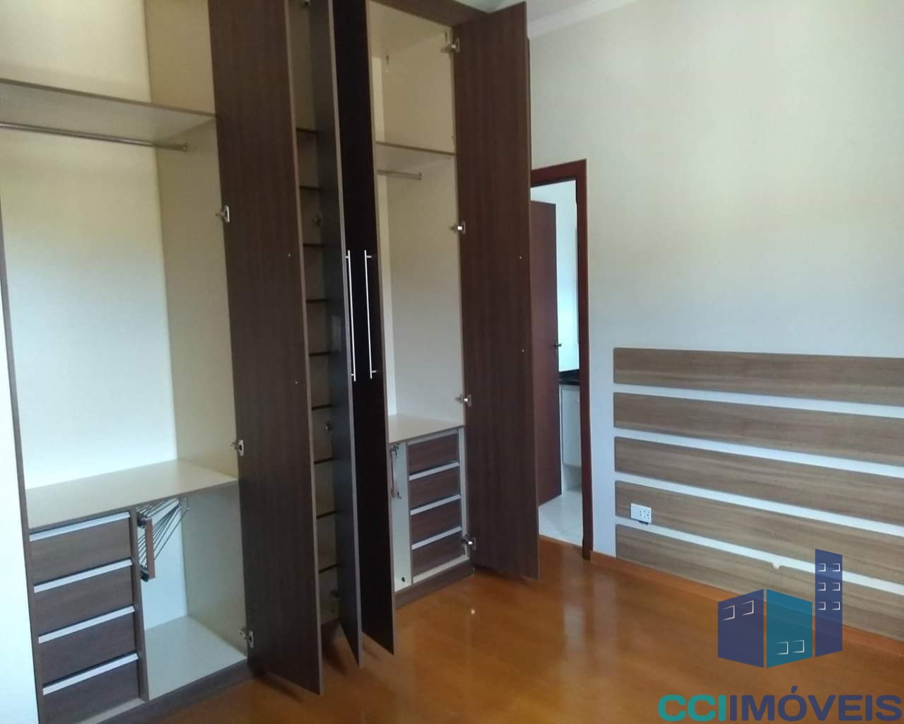 Casa à venda com 3 quartos, 176m² - Foto 4