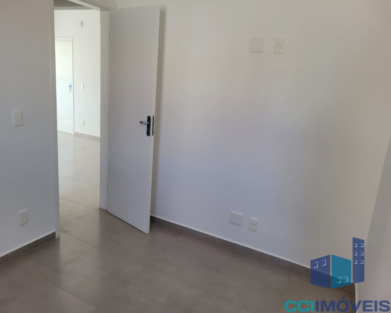 Apartamento à venda com 2 quartos, 72m² - Foto 3