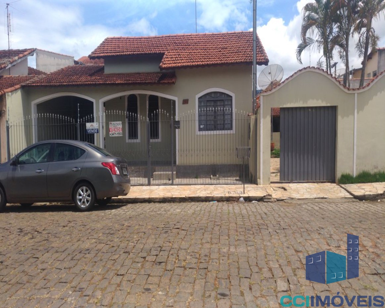 Casa à venda com 2 quartos, 400m² - Foto 1