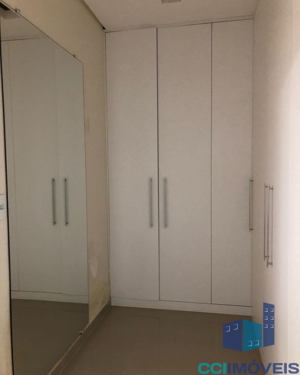 Casa à venda com 3 quartos, 331m² - Foto 2