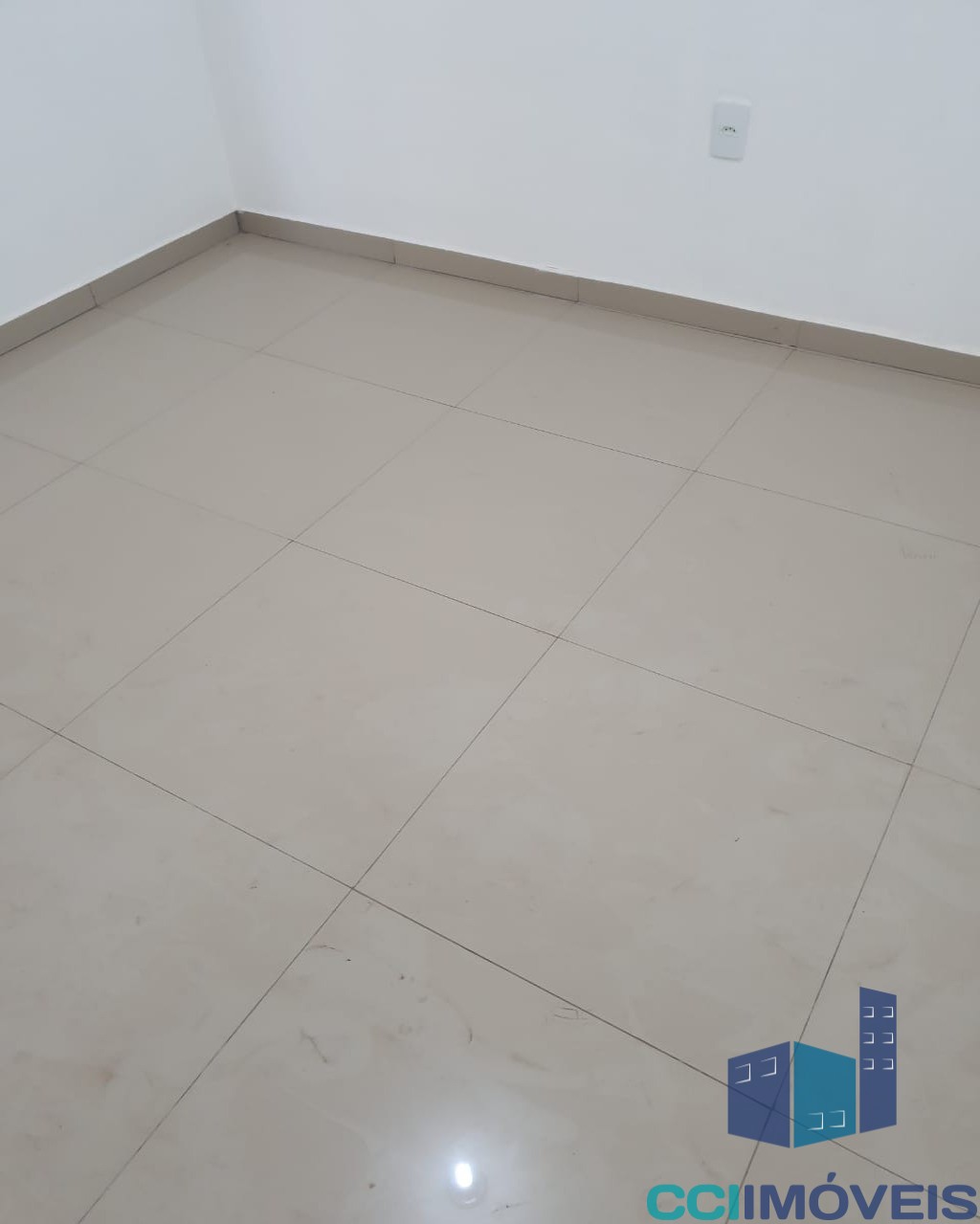 Casa à venda com 2 quartos, 60m² - Foto 2