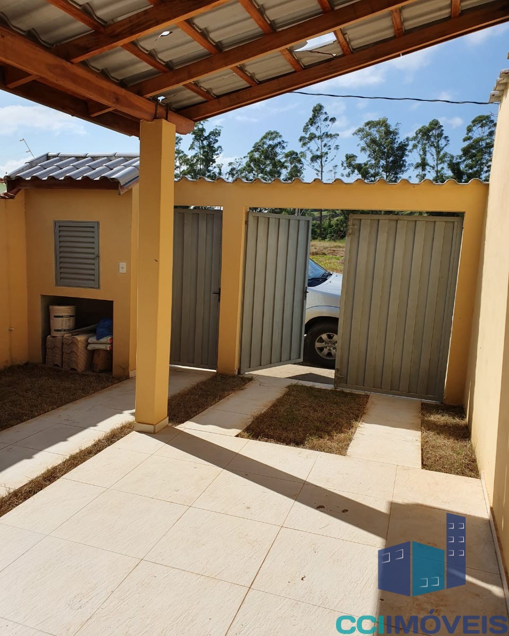 Casa à venda com 2 quartos, 60m² - Foto 1