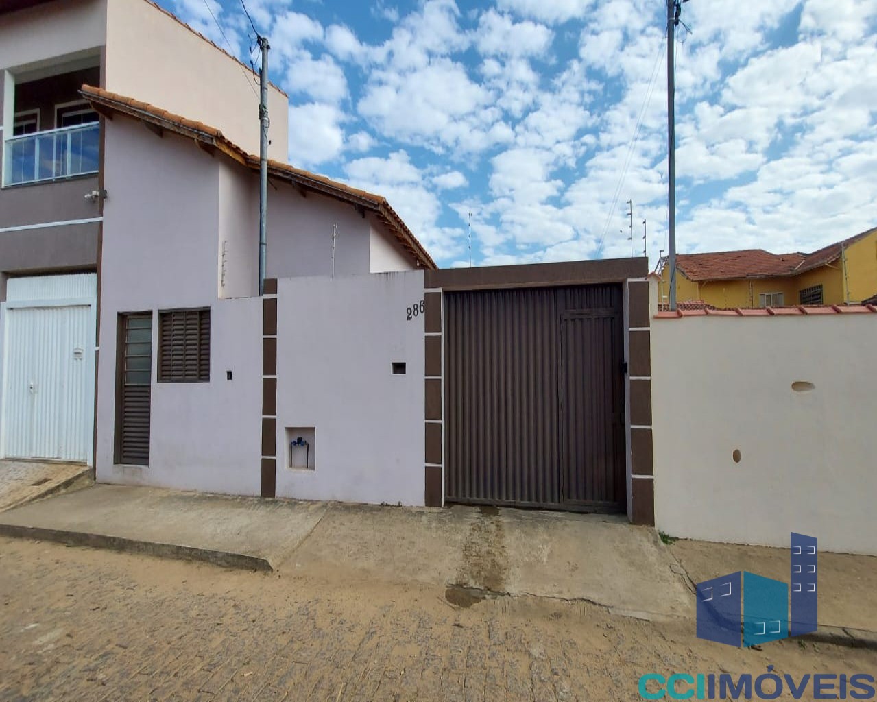 Casa à venda com 3 quartos, 80m² - Foto 1