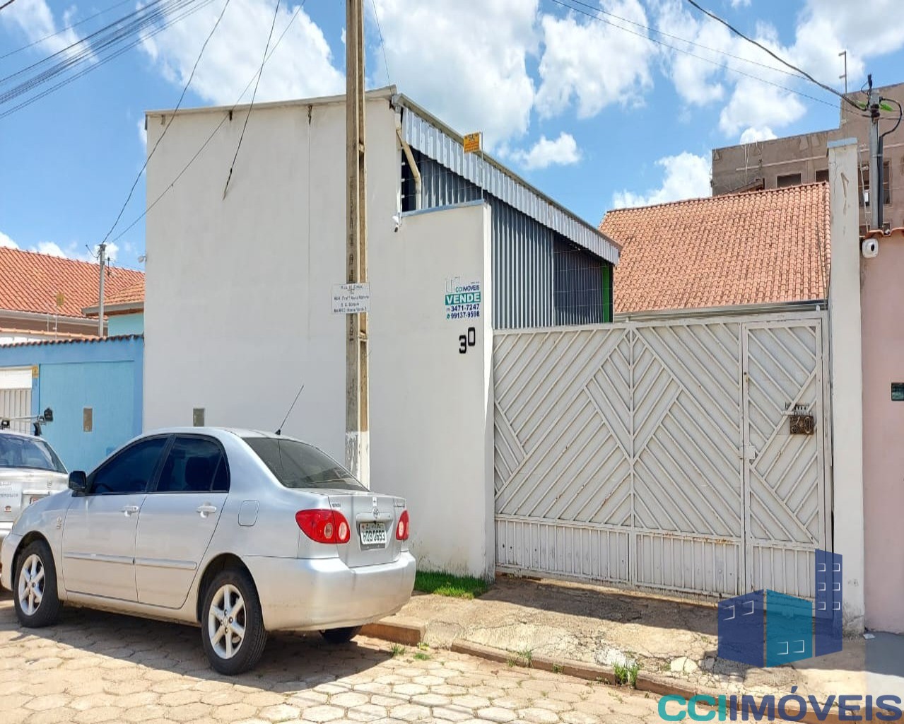 Casa à venda com 3 quartos, 80m² - Foto 1