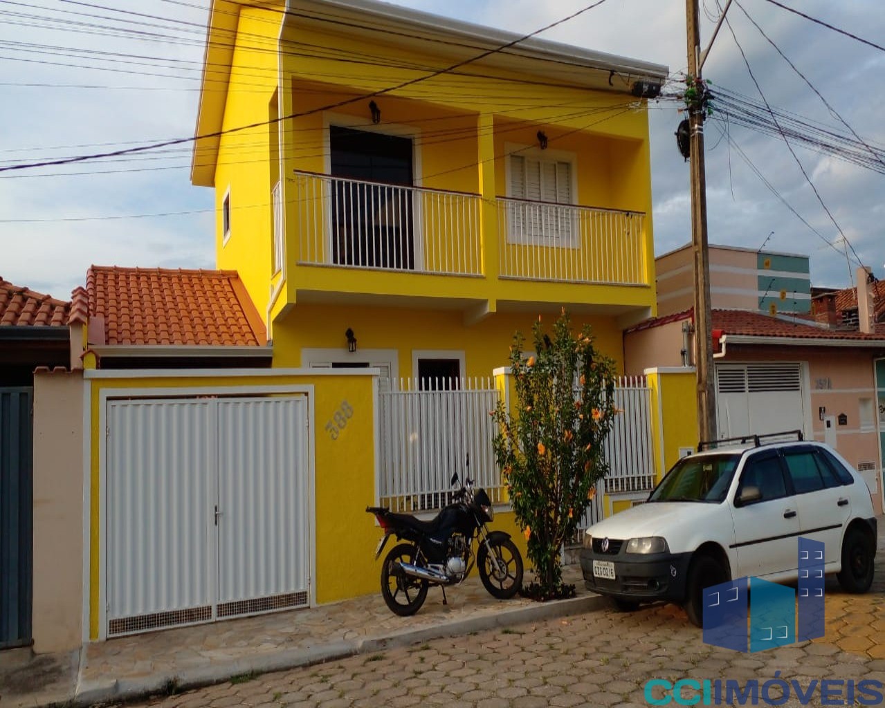 Casa à venda com 4 quartos, 1m² - Foto 1