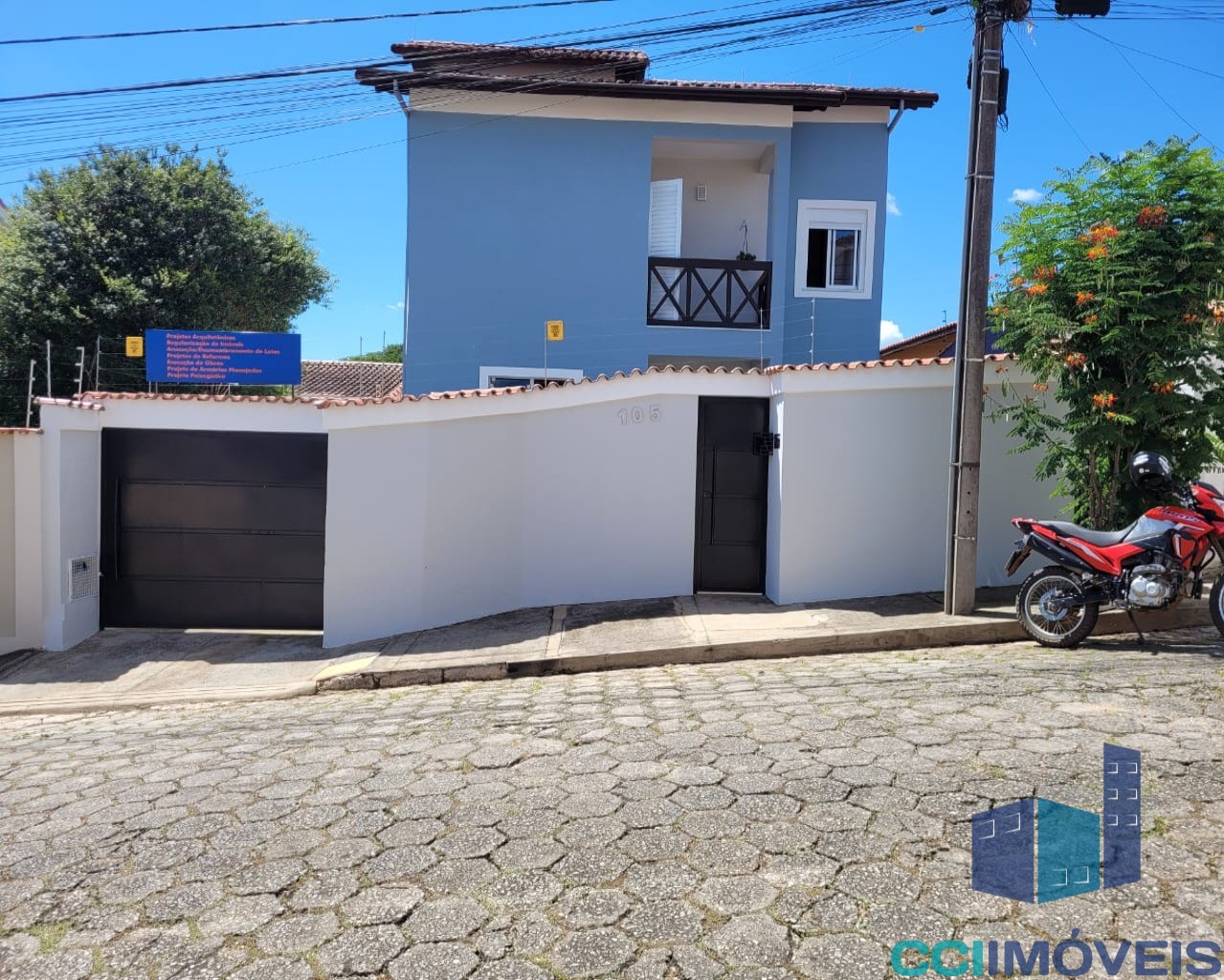 Casa à venda com 3 quartos, 173m² - Foto 1