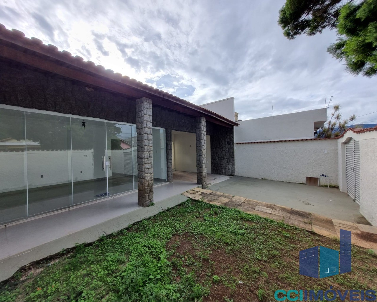 Casa à venda com 3 quartos, 200m² - Foto 3